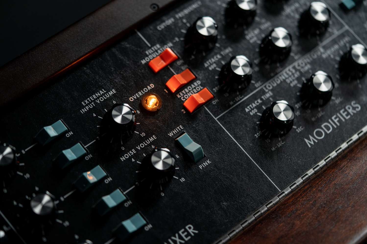 Minimoog model deals d synthesizer